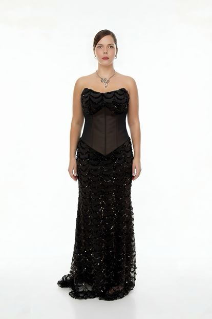 فستان سهرة بني اللون بتصميم الكورسيه مزين بالترتر، مقاسات كبيرة